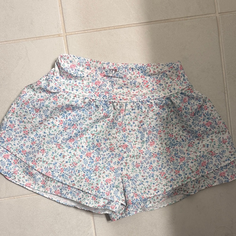 Abercrombie Kids Floral Athletic Shorts - White and Blue